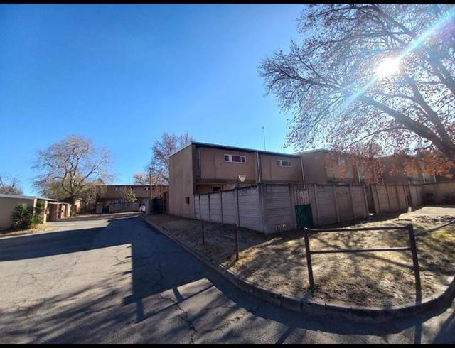 2 BEDROOM APARTMENT FOR SALE IN SASOLBURG EXT 2